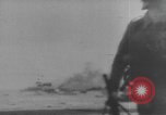 Standbild Allied Forces in amphibischen Landungen auf D-Day in Zweiten Weltkrieg Normandie Frankreich, 1944, aus Sekunde 60 historischem Filmmaterial Videoclip 65675058847
