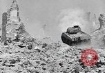 Standbild Re-enactment von Infanteristen des 24 Neuseeland Bataillon Italien, 1944, aus Sekunde 15 historischem Filmmaterial Videoclip 65675058848