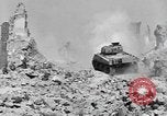 Standbild Re-enactment von Infanteristen des 24 Neuseeland Bataillon Italien, 1944, aus Sekunde 17 historischem Filmmaterial Videoclip 65675058848