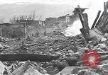 Standbild Re-enactment von Infanteristen des 24 Neuseeland Bataillon Italien, 1944, aus Sekunde 27 historischem Filmmaterial Videoclip 65675058848