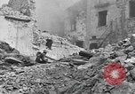 Standbild Re-enactment von Infanteristen des 24 Neuseeland Bataillon Italien, 1944, aus Sekunde 31 historischem Filmmaterial Videoclip 65675058848