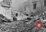 Standbild Re-enactment von Infanteristen des 24 Neuseeland Bataillon Italien, 1944, aus Sekunde 32 historischem Filmmaterial Videoclip 65675058848