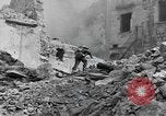 Standbild Re-enactment von Infanteristen des 24 Neuseeland Bataillon Italien, 1944, aus Sekunde 35 historischem Filmmaterial Videoclip 65675058848