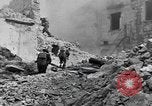 Standbild Re-enactment von Infanteristen des 24 Neuseeland Bataillon Italien, 1944, aus Sekunde 40 historischem Filmmaterial Videoclip 65675058848