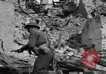 Standbild Re-enactment von Infanteristen des 24 Neuseeland Bataillon Italien, 1944, aus Sekunde 42 historischem Filmmaterial Videoclip 65675058848