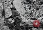 Standbild Re-enactment von Infanteristen des 24 Neuseeland Bataillon Italien, 1944, aus Sekunde 43 historischem Filmmaterial Videoclip 65675058848