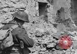 Standbild Re-enactment von Infanteristen des 24 Neuseeland Bataillon Italien, 1944, aus Sekunde 47 historischem Filmmaterial Videoclip 65675058848