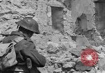 Standbild Re-enactment von Infanteristen des 24 Neuseeland Bataillon Italien, 1944, aus Sekunde 51 historischem Filmmaterial Videoclip 65675058848