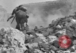Standbild Re-enactment von Infanteristen des 24 Neuseeland Bataillon Italien, 1944, aus Sekunde 54 historischem Filmmaterial Videoclip 65675058848