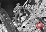 Standbild Re-enactment von Infanteristen des 24 Neuseeland Bataillon Italien, 1944, aus Sekunde 58 historischem Filmmaterial Videoclip 65675058848
