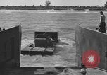 Image flottant bouteur du réservoir Florida United States USA, 1945, de la seconde 36 séquences d'archives historiques vidéo 65675058860