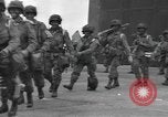 Image 502e Régiment d'infanterie de parachutistes la 101e Division aéroportée l'Angleterre, 1944, de la seconde 8 séquences d'archives historiques vidéo 65675058878
