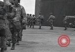 Image 502e Régiment d'infanterie de parachutistes la 101e Division aéroportée l'Angleterre, 1944, de la seconde 14 séquences d'archives historiques vidéo 65675058878