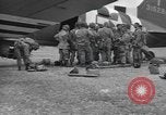 Image 502e Régiment d'infanterie de parachutistes la 101e Division aéroportée l'Angleterre, 1944, de la seconde 40 séquences d'archives historiques vidéo 65675058878