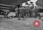 Image 502e Régiment d'infanterie de parachutistes la 101e Division aéroportée l'Angleterre, 1944, de la seconde 41 séquences d'archives historiques vidéo 65675058878