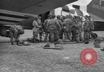 Image 502e Régiment d'infanterie de parachutistes la 101e Division aéroportée l'Angleterre, 1944, de la seconde 44 séquences d'archives historiques vidéo 65675058878