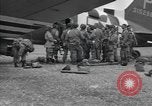 Image 502e Régiment d'infanterie de parachutistes la 101e Division aéroportée l'Angleterre, 1944, de la seconde 46 séquences d'archives historiques vidéo 65675058878