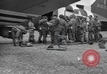 Image 502e Régiment d'infanterie de parachutistes la 101e Division aéroportée l'Angleterre, 1944, de la seconde 49 séquences d'archives historiques vidéo 65675058878