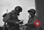 Standbild Fallschirm 502nd Infanterie Regiment 101st Air Borne Division Vereinigtes Königreich, 1944, aus Sekunde 16 historischem Filmmaterial Videoclip 65675058879