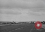 Standbild Fallschirm 502nd Infanterie Regiment 101st Air Borne Division Vereinigtes Königreich, 1944, aus Sekunde 26 historischem Filmmaterial Videoclip 65675058879
