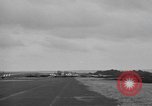 Standbild Fallschirm 502nd Infanterie Regiment 101st Air Borne Division Vereinigtes Königreich, 1944, aus Sekunde 28 historischem Filmmaterial Videoclip 65675058879