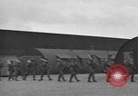 Standbild Fallschirm 502nd Infanterie Regiment 101st Air Borne Division Vereinigtes Königreich, 1944, aus Sekunde 38 historischem Filmmaterial Videoclip 65675058879