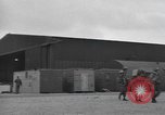 Standbild Fallschirm 502nd Infanterie Regiment 101st Air Borne Division Vereinigtes Königreich, 1944, aus Sekunde 49 historischem Filmmaterial Videoclip 65675058879