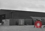 Standbild Fallschirm 502nd Infanterie Regiment 101st Air Borne Division Vereinigtes Königreich, 1944, aus Sekunde 50 historischem Filmmaterial Videoclip 65675058879