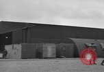 Standbild Fallschirm 502nd Infanterie Regiment 101st Air Borne Division Vereinigtes Königreich, 1944, aus Sekunde 51 historischem Filmmaterial Videoclip 65675058879