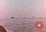 Image des péniches de débarquement de l'infanterie Normandie France, 1944, de la seconde 3 séquences d'archives historiques vidéo 65675058882