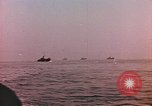 Image des péniches de débarquement de l'infanterie Normandie France, 1944, de la seconde 7 séquences d'archives historiques vidéo 65675058882