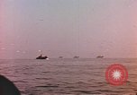 Image des péniches de débarquement de l'infanterie Normandie France, 1944, de la seconde 15 séquences d'archives historiques vidéo 65675058882