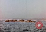 Image des péniches de débarquement de l'infanterie Normandie France, 1944, de la seconde 41 séquences d'archives historiques vidéo 65675058882