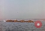 Image des péniches de débarquement de l'infanterie Normandie France, 1944, de la seconde 45 séquences d'archives historiques vidéo 65675058882