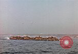 Image des péniches de débarquement de l'infanterie Normandie France, 1944, de la seconde 46 séquences d'archives historiques vidéo 65675058882