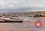 Image des péniches de débarquement de l'infanterie Normandie France, 1944, de la seconde 49 séquences d'archives historiques vidéo 65675058882