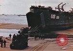 Image des péniches de débarquement de l'infanterie Normandie France, 1944, de la seconde 55 séquences d'archives historiques vidéo 65675058882