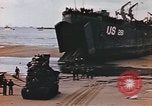 Image des péniches de débarquement de l'infanterie Normandie France, 1944, de la seconde 57 séquences d'archives historiques vidéo 65675058882