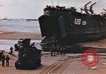 Image des péniches de débarquement de l'infanterie Normandie France, 1944, de la seconde 58 séquences d'archives historiques vidéo 65675058882