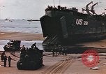 Image des péniches de débarquement de l'infanterie Normandie France, 1944, de la seconde 60 séquences d'archives historiques vidéo 65675058882