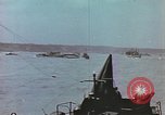 Image des péniches de débarquement de l'infanterie Normandie France, 1944, de la seconde 27 séquences d'archives historiques vidéo 65675058883