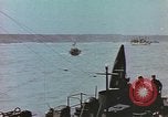 Image des péniches de débarquement de l'infanterie Normandie France, 1944, de la seconde 37 séquences d'archives historiques vidéo 65675058883
