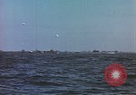 Image des péniches de débarquement de l'infanterie Normandie France, 1944, de la seconde 46 séquences d'archives historiques vidéo 65675058883