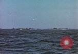 Image des péniches de débarquement de l'infanterie Normandie France, 1944, de la seconde 49 séquences d'archives historiques vidéo 65675058883