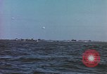 Image des péniches de débarquement de l'infanterie Normandie France, 1944, de la seconde 51 séquences d'archives historiques vidéo 65675058883
