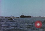 Image des péniches de débarquement de l'infanterie Normandie France, 1944, de la seconde 52 séquences d'archives historiques vidéo 65675058883