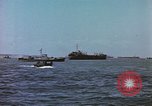 Image des péniches de débarquement de l'infanterie Normandie France, 1944, de la seconde 54 séquences d'archives historiques vidéo 65675058883