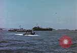 Image des péniches de débarquement de l'infanterie Normandie France, 1944, de la seconde 58 séquences d'archives historiques vidéo 65675058883