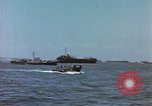 Image des péniches de débarquement de l'infanterie Normandie France, 1944, de la seconde 61 séquences d'archives historiques vidéo 65675058883