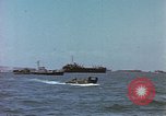 Image des péniches de débarquement de l'infanterie Normandie France, 1944, de la seconde 62 séquences d'archives historiques vidéo 65675058883